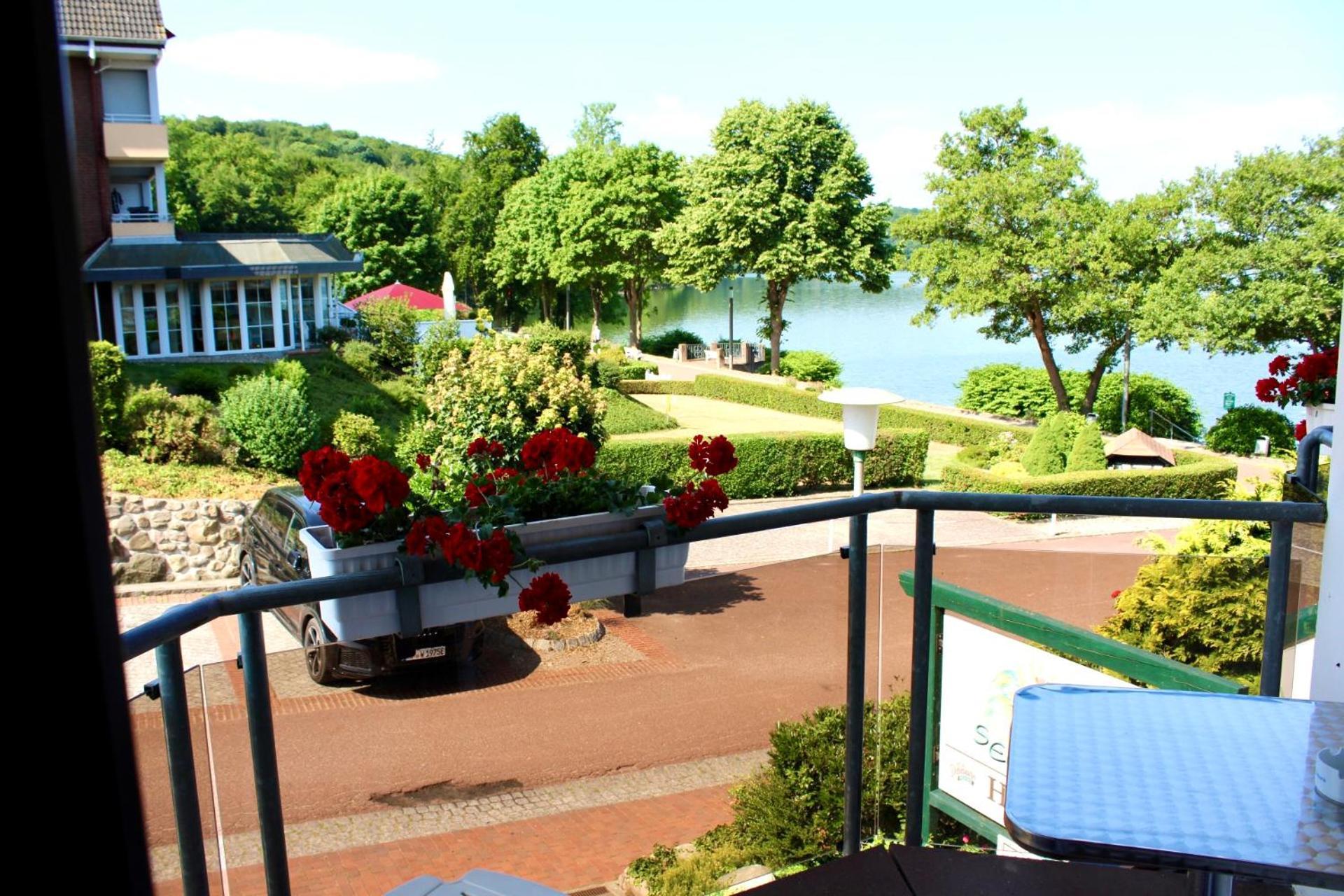 Hotel Seerose Bad Malente Exterior photo